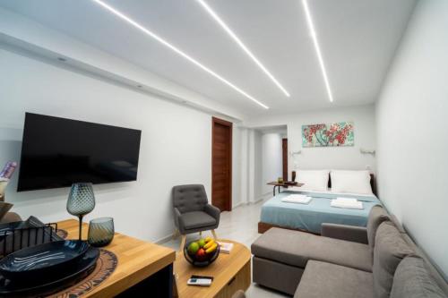 Central Modern Apartment up to 6 People with Parking