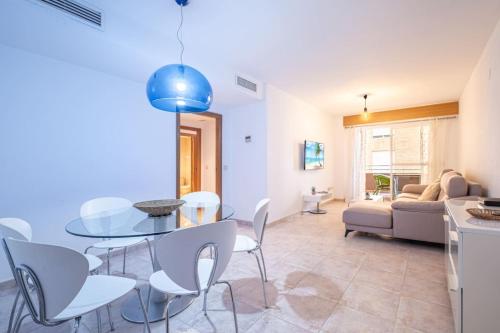 Denia Beach & Pool - Modern Flat near the Port with Parking