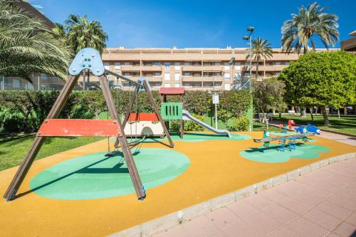 Denia Beach & Pool - Modern Flat near the Port with Parking