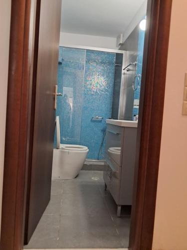 Bilik mandi di L D House Lagonisi