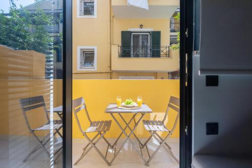 Lumenia Suitesにあるバルコニーまたはテラス
