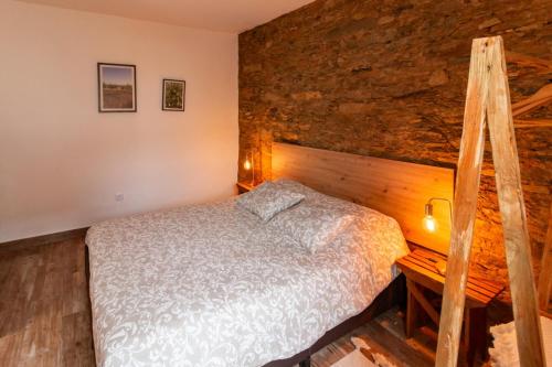 a bedroom with a bed and a wooden wall at Casa da Courela do Olival - Santo Aleixo 