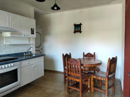 Η κουζίνα ή μικρή κουζίνα στο Hotel Bungalows La Era