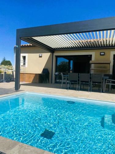 Friendly and warm villa with pool