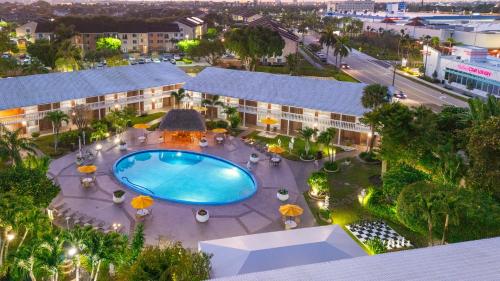 an overhead view of a hotel with a swimming pool at Best Western Palm Beach Lakes in West Palm Beach