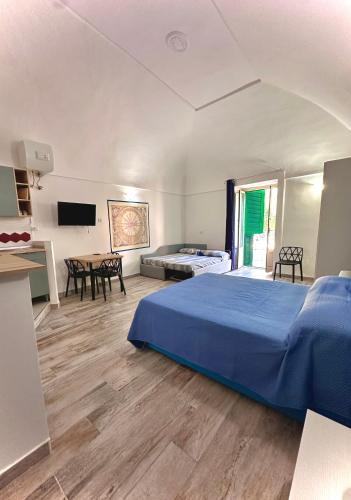 a large bedroom with a bed and a table at Cabot Cove in Gaeta