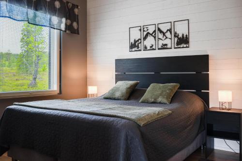 a bedroom with a large bed and a window at Rukan Hurmos in Ruka