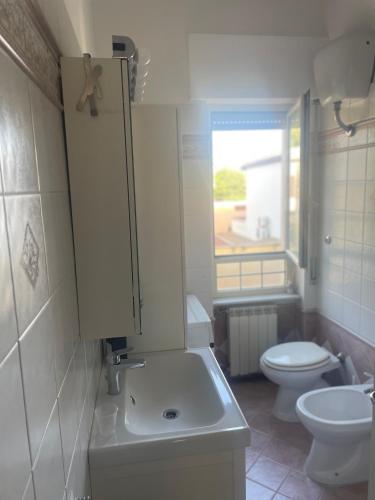 a bathroom with a sink and a toilet at ALMIA casa vacanze in Fiumicino