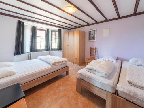 a bedroom with two beds in a room at Ludogite Lover s Retreat in Waimes
