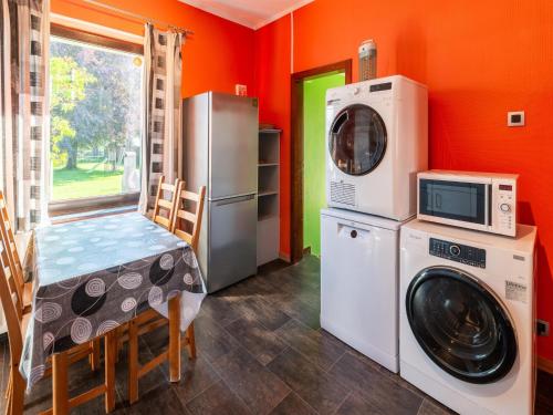 a kitchen with a washing machine and a microwave at Ludogite Lover s Retreat in Waimes