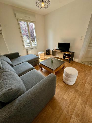 Duplex 70m2 proche mer, 2 chambres, terrasse, parking gratuit dans la rue