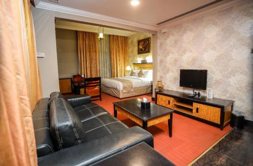 CREEK Hotel
