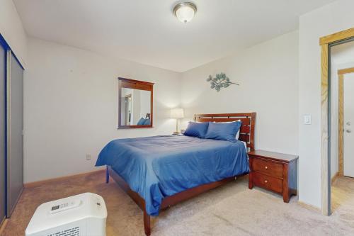 a bedroom with a bed and a dresser and a mirror at Trail & Tee Retreat in Sun Valley