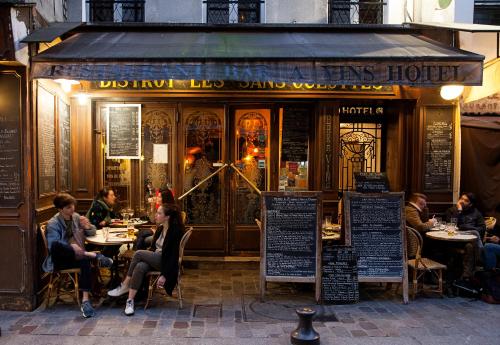 Gallery image of Bistrot Les Sans Culottes in Paris