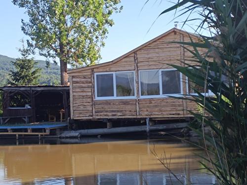Landskap semula jadi dekat dengan rumah percutian