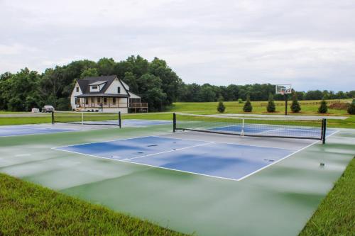 an image of a tennis court with a house in the background at Lakeside Home Near Mammoth Cave and Nolin Lake! in Cub Run