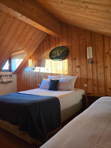 Postel nebo postele na pokoji v ubytování Hôtel La Riviera Victoria