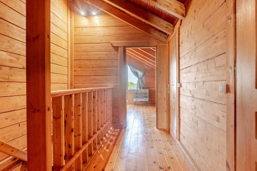 Gambar di galeri bagi Farmhouse with pool minutes from beach di Amarinthos