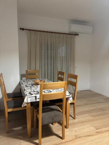 Photo de la galerie de l'établissement Sea Breeze Apartment, à Durrës