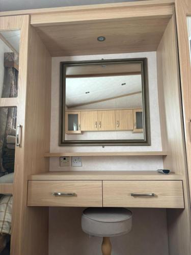 a bathroom with a sink and a mirror at Knightsbridge 2 Bedroom Lodge in Lytchett Minster