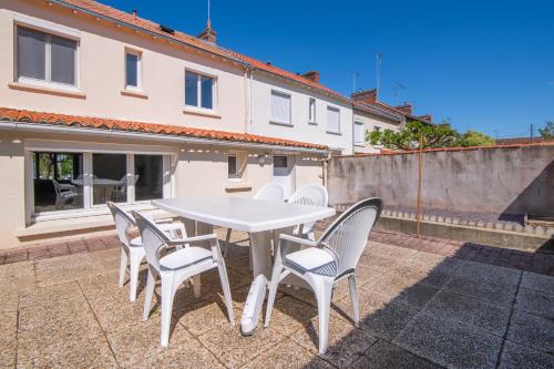 Αίθριο ή υπαίθριος χώρος στο Le Refuge - Maison spacieuse pour familles et professionnels - Proche Puy-du-F ou