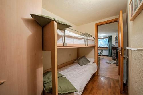 a bedroom with two bunk beds and a hallway at Pré-Art Thermes, Art e Design in Pré-Saint-Didier