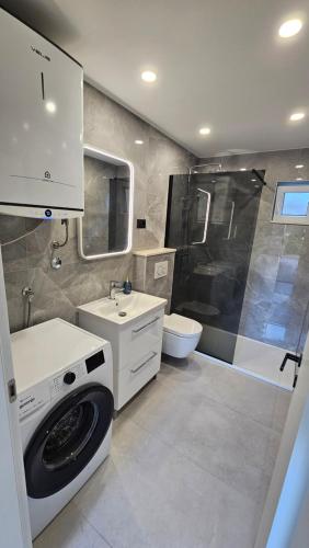 Bilik mandi di Apartman Nikola