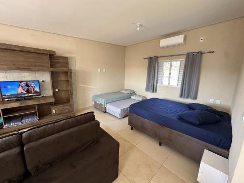 Ένα ή περισσότερα κρεβάτια σε δωμάτιο στο Suites dos Laranjais