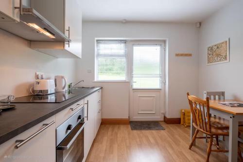 Kuchyň nebo kuchyňský kout v ubytování Galway - 1 Bed Guest Flat