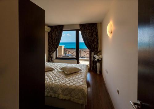 Ένα ή περισσότερα κρεβάτια σε δωμάτιο στο Europroperties Sirena Apartaments