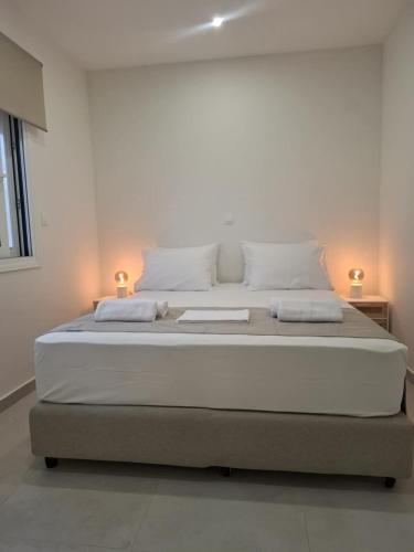 Ένα ή περισσότερα κρεβάτια σε δωμάτιο στο EmvaSea Seaside apartment