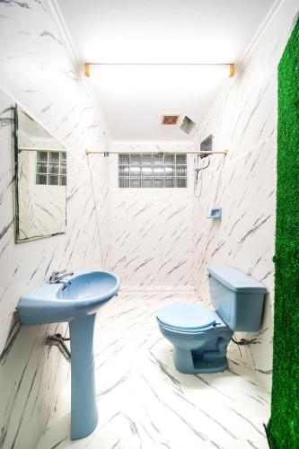a bathroom with a blue toilet and a sink at BIGG BOSS house near Walking St in Pattaya South