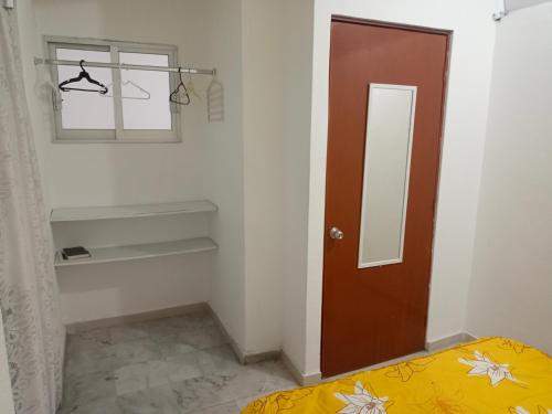 a small room with a door and a window at Depa 12 Aceso Directo con 3 recámaras in Mazatlán
