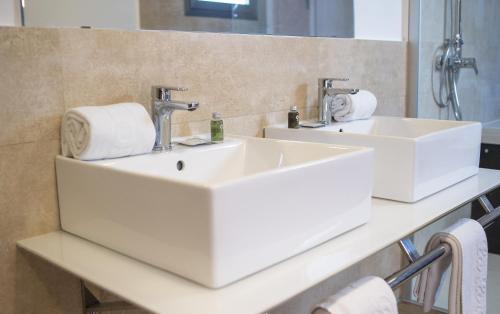 a bathroom with two sinks and a mirror at La Lonja in Alicante