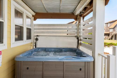 a jacuzzi tub sitting on the back of a house at Petes Place in Kitty Hawk