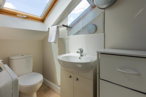 Stylish Urban Retreat- Fast WiFi & Private Ensuite photo 8