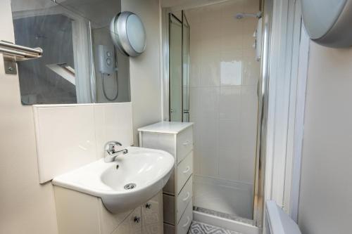 Stylish Urban Retreat- Fast WiFi & Private Ensuite photo 14