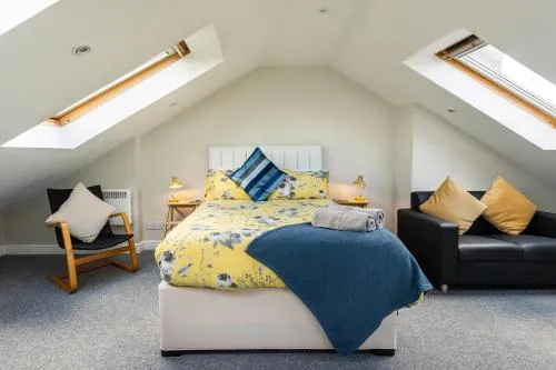 Stylish Urban Retreat- Fast WiFi & Private Ensuite photo 1