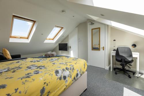 Stylish Urban Retreat- Fast WiFi & Private Ensuite photo 12