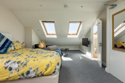Stylish Urban Retreat- Fast WiFi & Private Ensuite photo 3