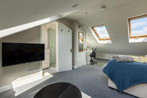 Stylish Urban Retreat- Fast WiFi & Private Ensuite photo 6