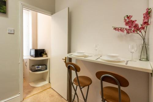 Stylish Urban Retreat- Fast WiFi & Private Ensuite photo 16
