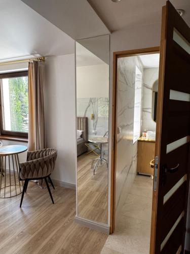 Χώρος καθιστικού στο Apartamenty i pokoje nowomiejska 119