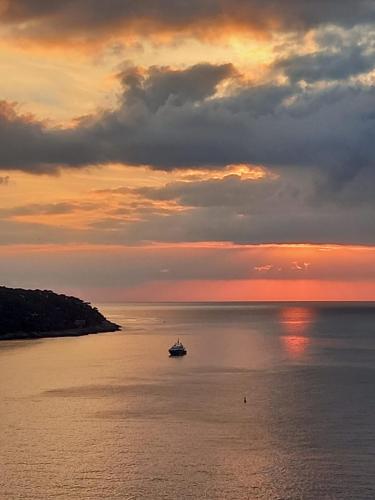 Loft sea view 400 meters from Monaco