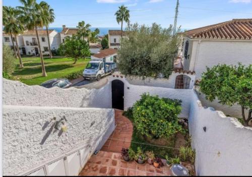 Cozy house with sea view, garden & pool