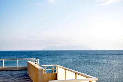 SeaBreeze Penthouse with Private Parking