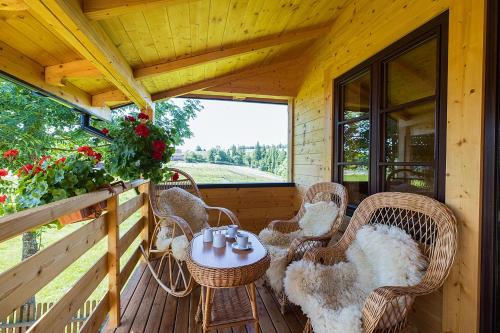 Μπαλκόνι ή βεράντα στο Villa Baranówka - apartamenty z widokiem na Giewont, w paśmie Gubałówki by ShortStayPoland