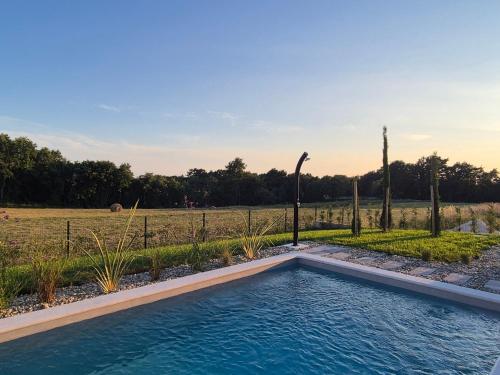 Kolam renang di atau dekat dengan Brand new house, 15 min away from Rovinj