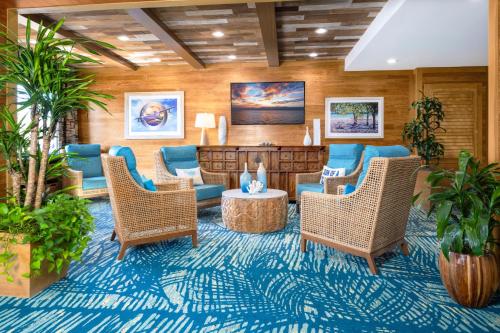 a lobby with wicker chairs and a waiting room at Margaritaville Island Inn in Pigeon Forge