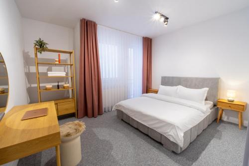 Llit o llits en una habitació de Rose Apartment